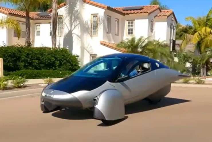 Primo prototipo di auto solari