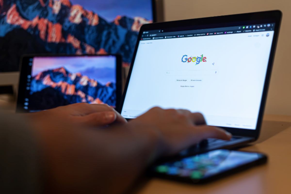 google permette di pubblicizzare più prodotti crypto sulle sue piattaforme