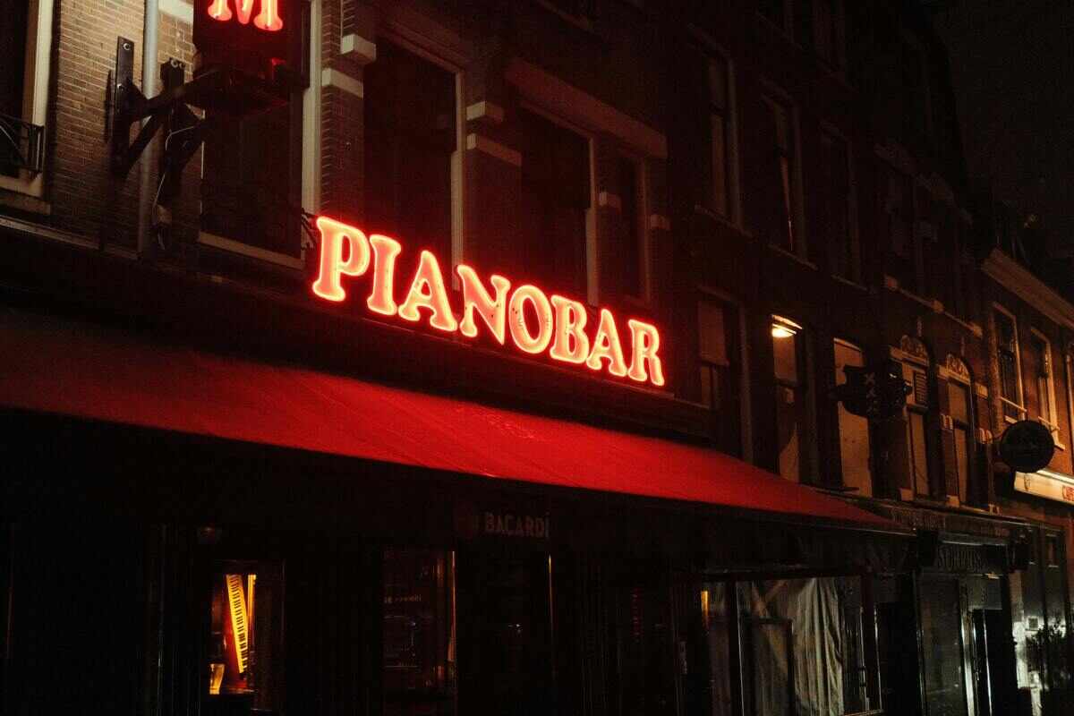 piano bar